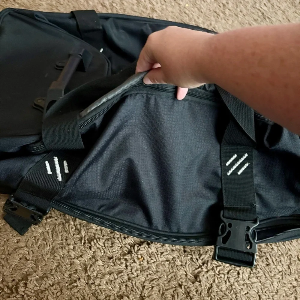 Calvin Klein Roller Duffle Bag Suit Case Black Large Expanding Handle Travel
